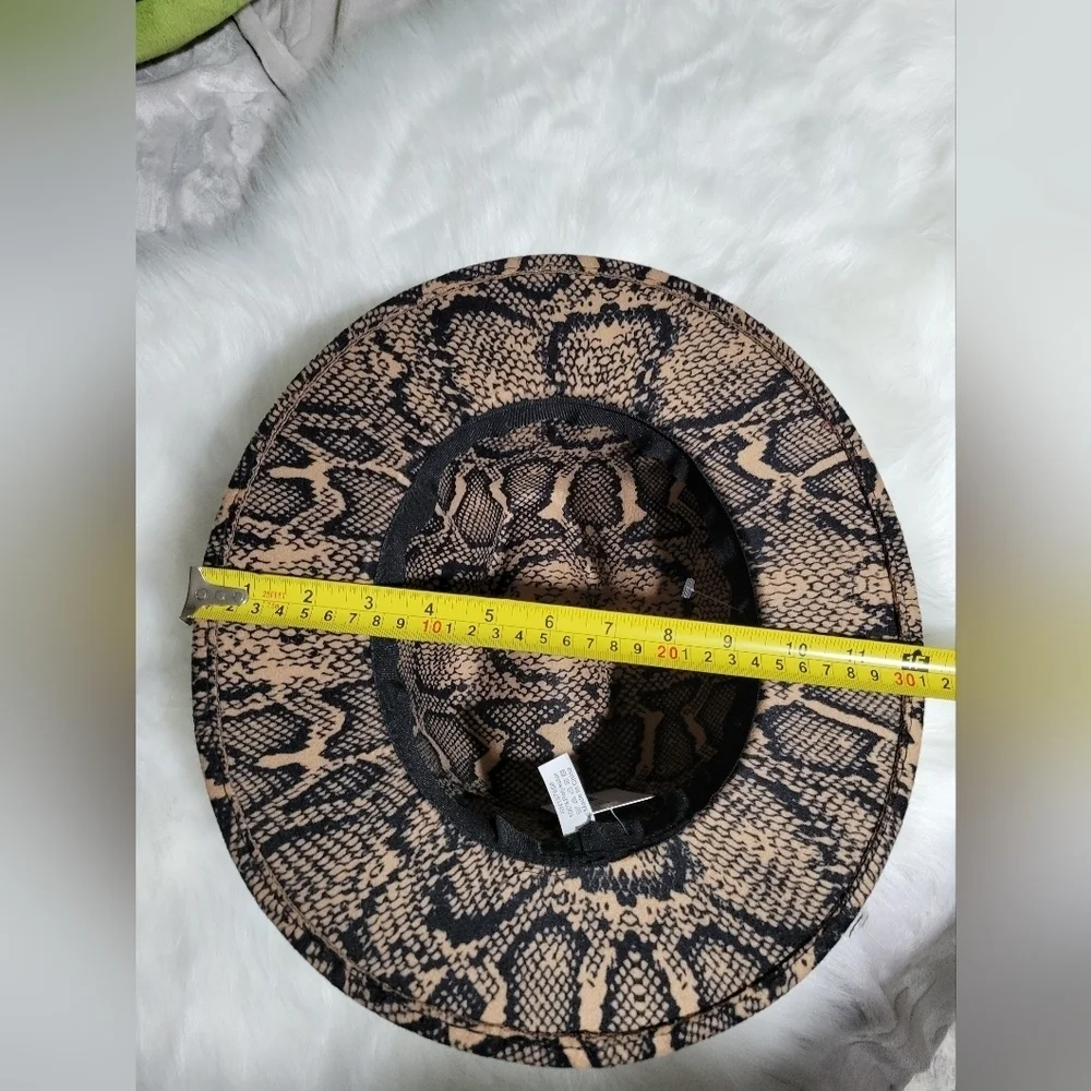 Tan and Black Reptile Skin Pattern
